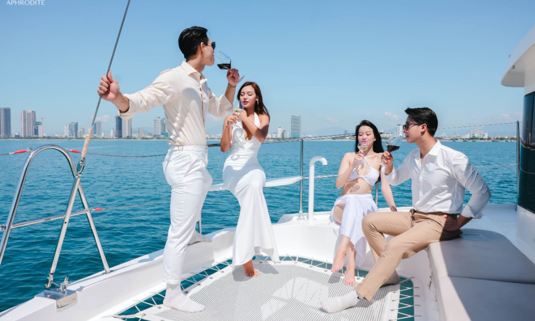 目の前に広がる青い海と心地よい海風に癒されるクルージング